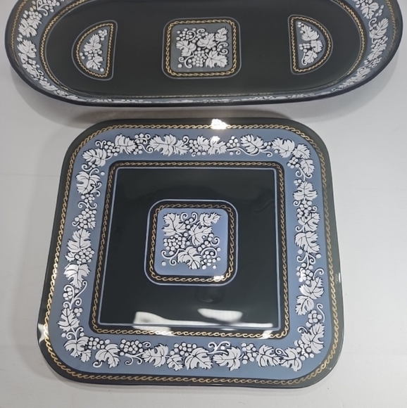Vintage Smokey Black Glass Leaf Border Set of 2 Trays - Picture 1 of 10